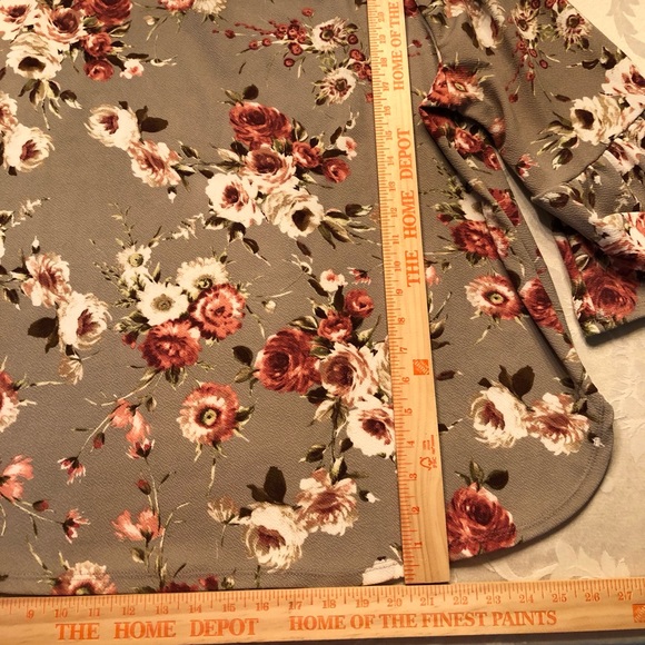 Floral Green Envelope Top - Picture 3 of 4